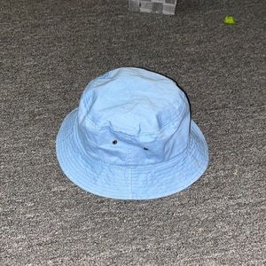 im selling a bucket hat. the brand is etkoa size is s/m and the color is blue